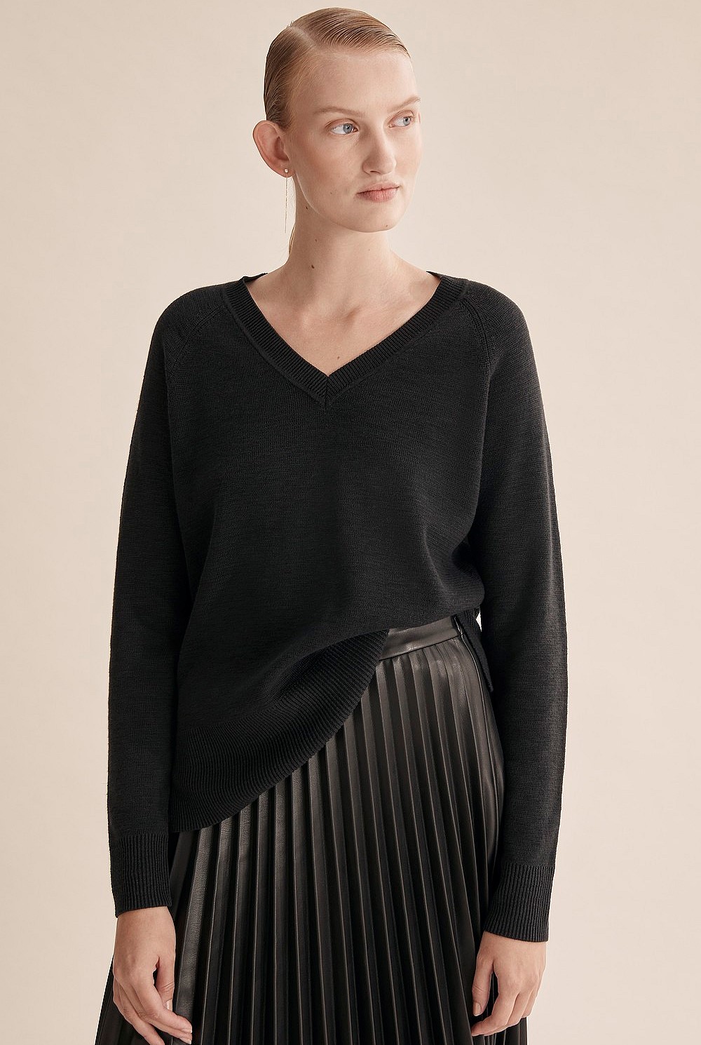 Black Cotton Linen V-Neck Knit - Knitwear | Country Road
