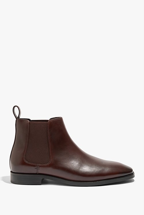 Travel clearance chelsea boots