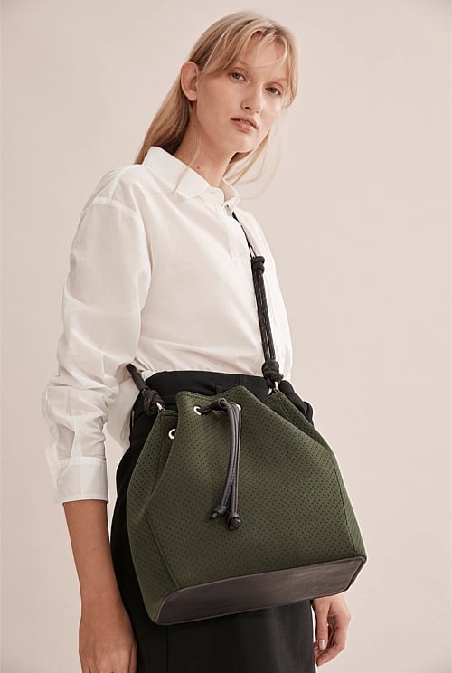 Country road 2025 bucket bag